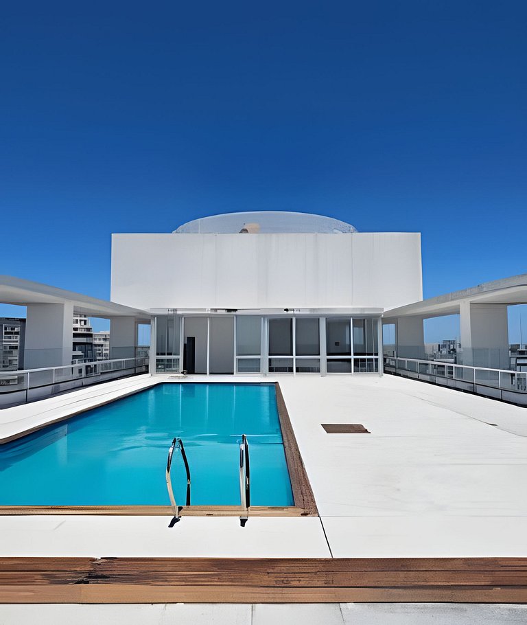 Torre de categoría con piscina y vista panorámica