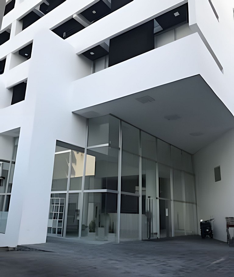 Torre de categoría con piscina y vista panorámica