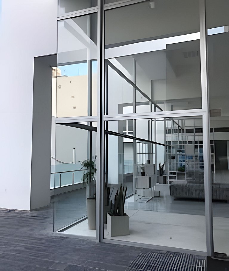 Torre de categoría con piscina y vista panorámica