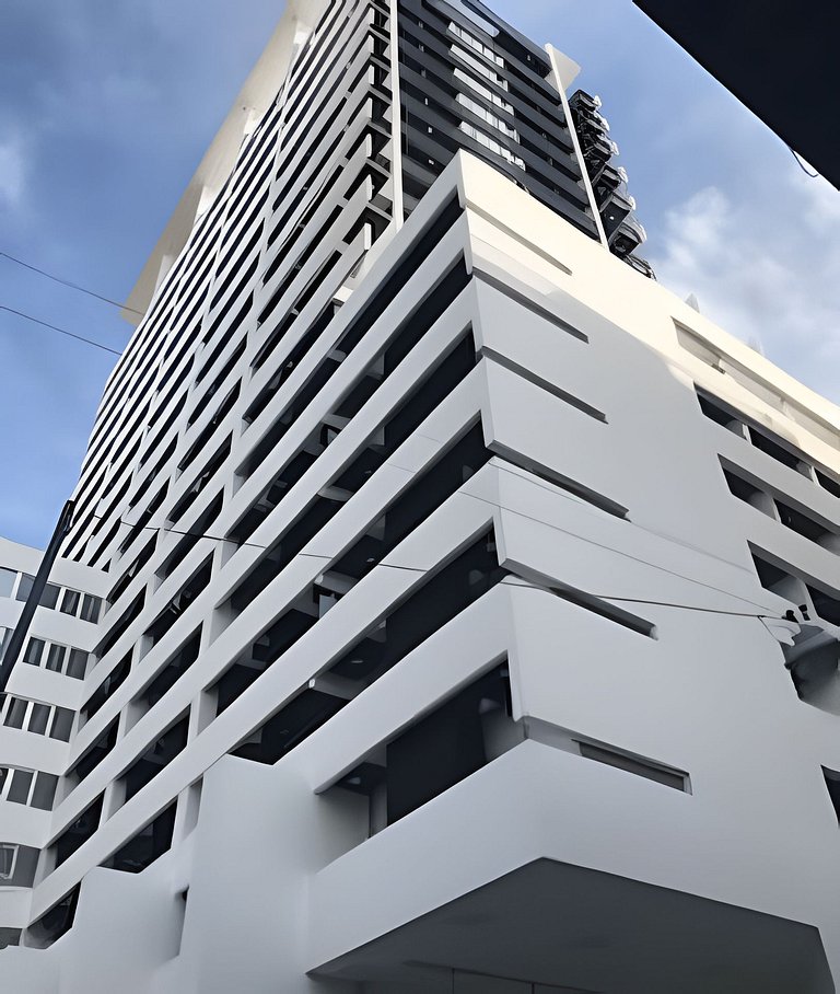 Torre de categoría con piscina y vista panorámica