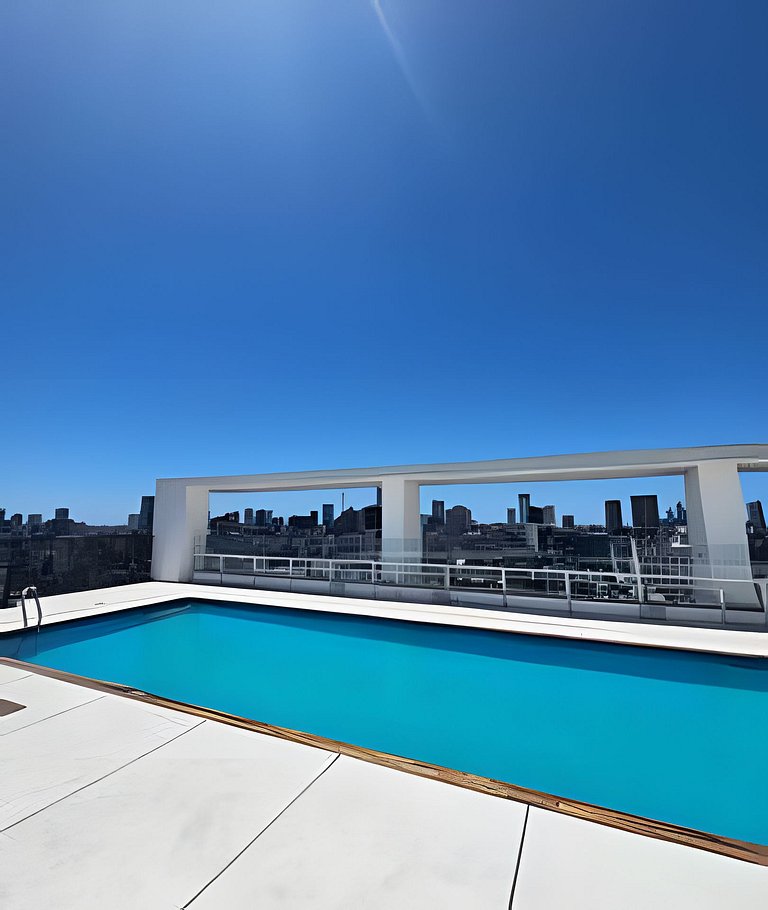Torre de categoría con piscina y vista panorámica