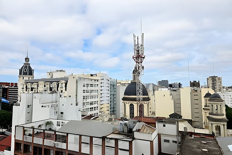 Torre de categoría con piscina y vista panorámica