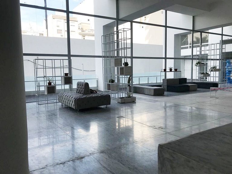 Torre de categoría con piscina y vista panorámica